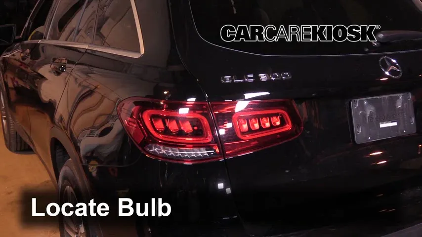 2020 Mercedes-Benz GLC300 4Matic 2.0L 4 Cyl. Turbo Éclairage Feux de marche arrière (remplacer une ampoule)